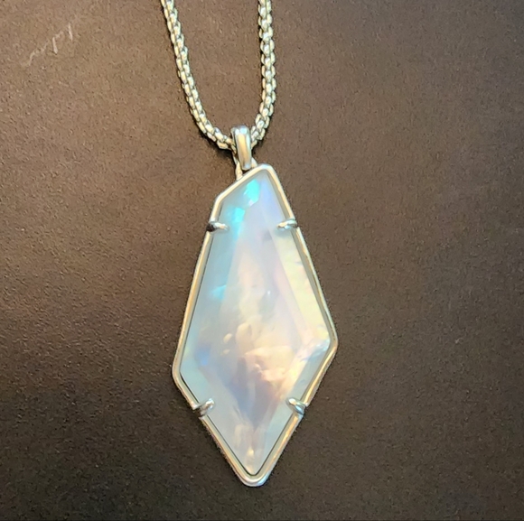 Kendra Scott Jewelry - Kendra Scott moonstone 5 sided pendant with soft gold adjustable chain